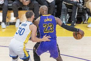 开云体育登录-马健：老詹虽40岁但休息充足时冲击力仍无解 湖人明天可以赢4-5分