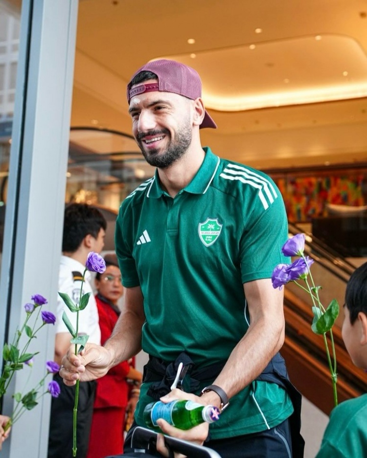 吉达国民抵达中国香港，将在沙超杯半决赛对阵卡迪西亚