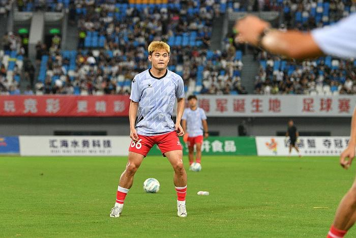 开云体育在线-苏超再迎泼天流量：中超球员黄紫昌首秀破门，刘强东现身助威