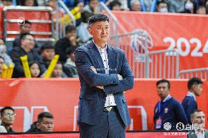 杜锋：下赛季会尽力挑选更好的外援 向广东女篮学习 冲击总冠军